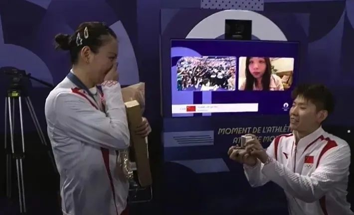 他俩官宣领证!求婚时热搜爆了! 他俩官宣领证!求婚时热搜爆了!