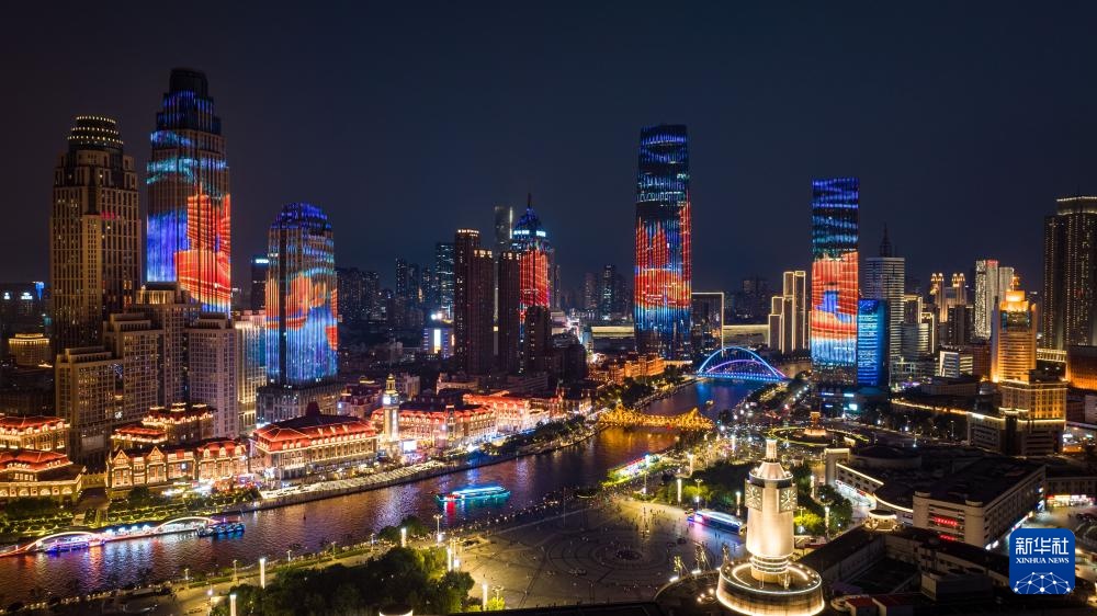 新华全媒+·飞阅中国｜津彩夜空 光耀海河