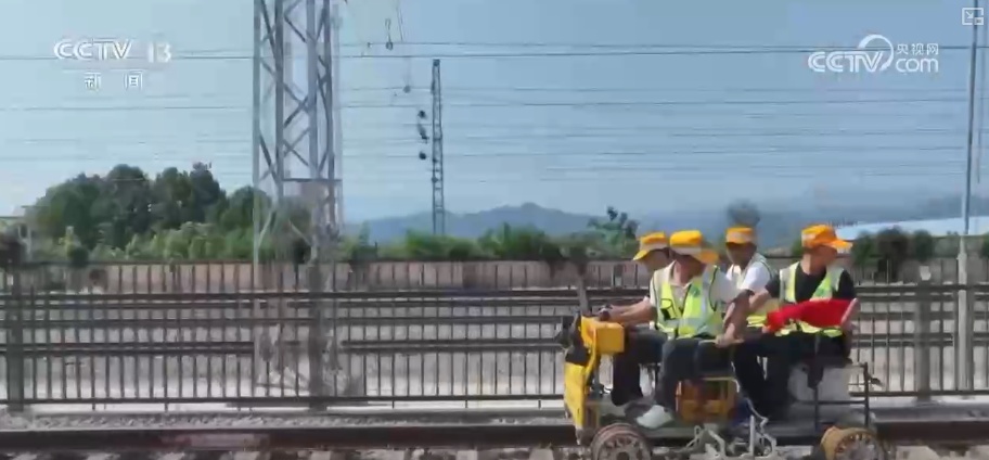 “最短火车”内有“大乾坤” 拉风“敞篷小跑车”凭硬核实力守护你我出行安全