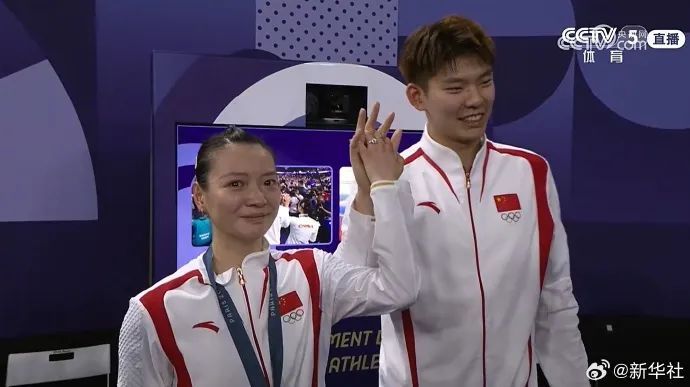 他俩官宣领证!求婚时热搜爆了! 他俩官宣领证!求婚时热搜爆了!