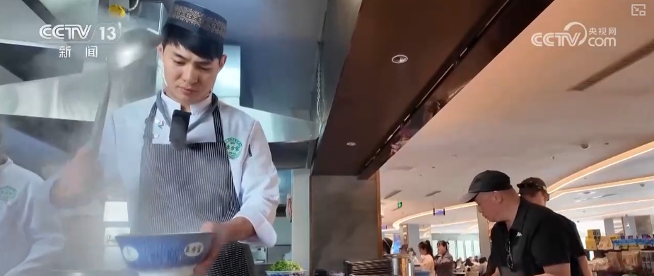 年轻人端起“新饭碗” 职业“上新”折射经济发展动能之变 年轻人端起“新饭碗” 职业“上新”折射经济发展动能之变