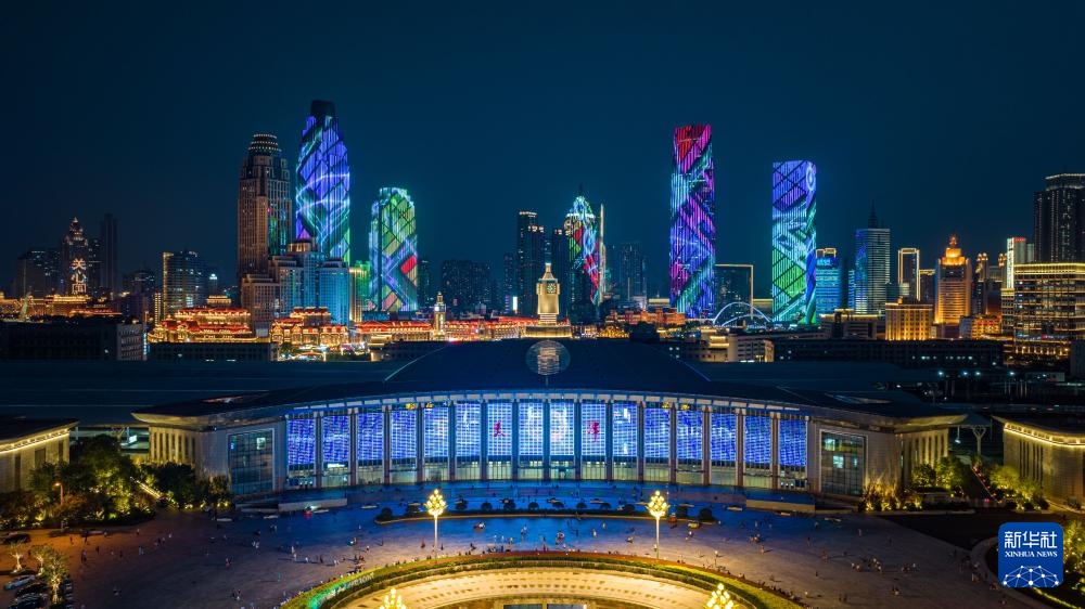 新华全媒+·飞阅中国｜津彩夜空 光耀海河