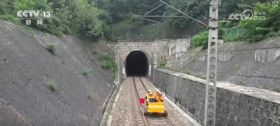 “最短火车”内有“大乾坤” 拉风“敞篷小跑车”凭硬核实力守护你我出行安全