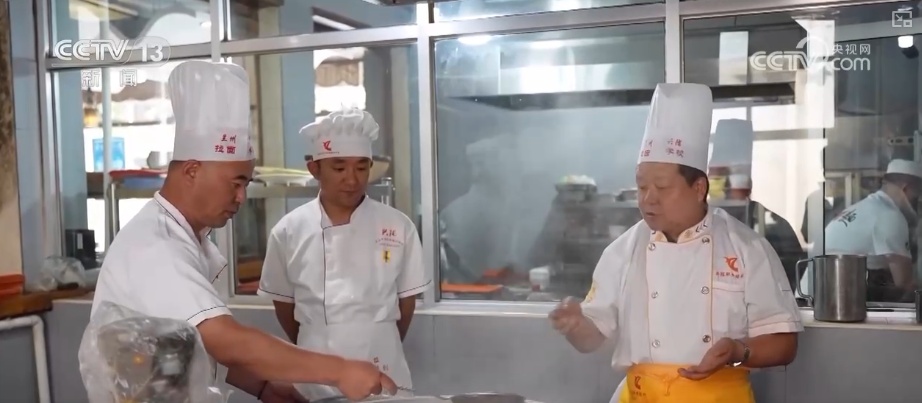 年轻人端起“新饭碗” 职业“上新”折射经济发展动能之变 年轻人端起“新饭碗” 职业“上新”折射经济发展动能之变