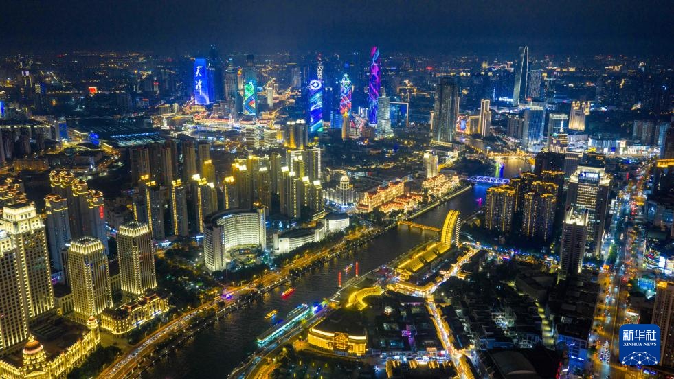 新华全媒+·飞阅中国｜津彩夜空 光耀海河