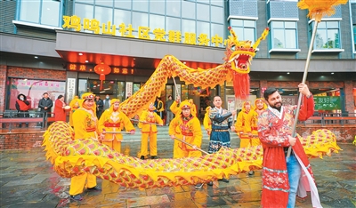 浙江义乌鸡鸣山社区以多种形式服务外籍居民——这里的老外不“见外”