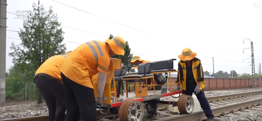 “最短火车”内有“大乾坤” 拉风“敞篷小跑车”凭硬核实力守护你我出行安全