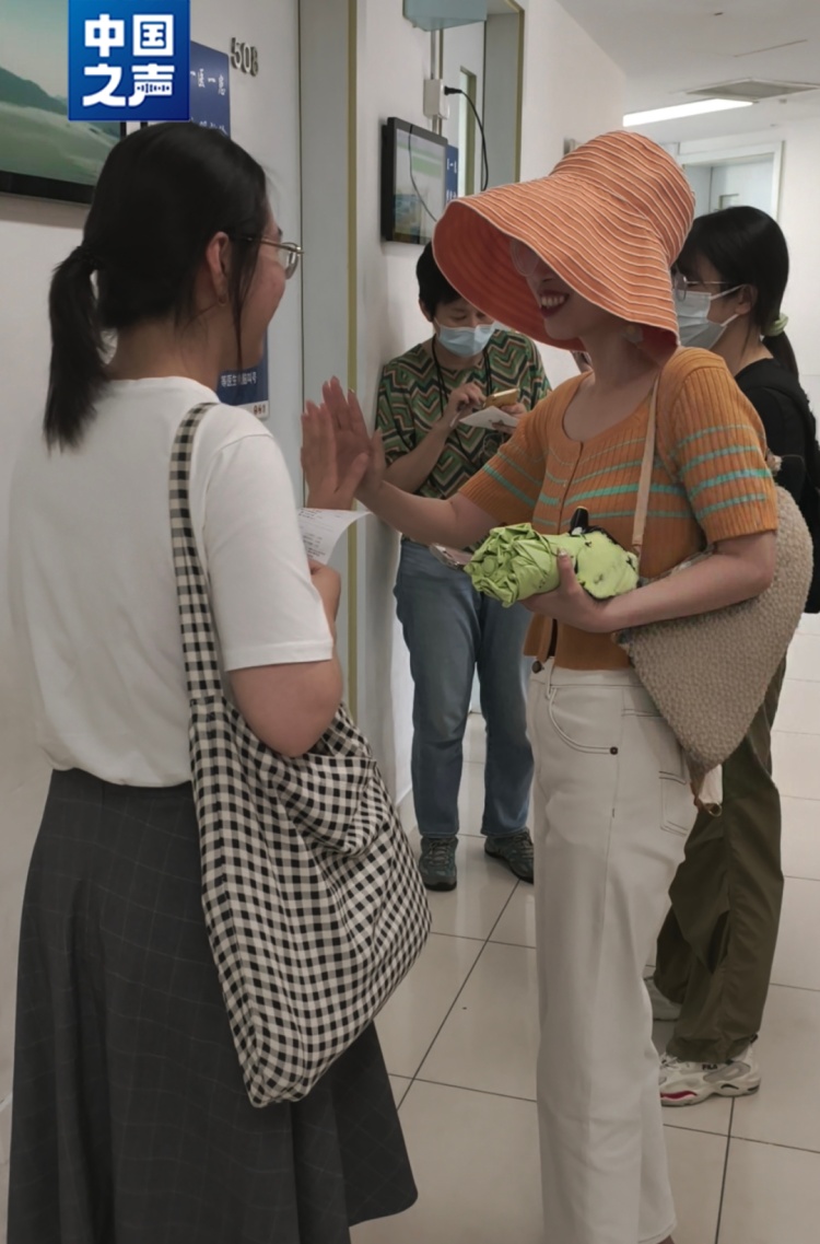 如果人生注定短暂,你要怎么过?这是她的“自救指南” 如果人生注定短暂,你要怎么过?这是她的“自救指南”