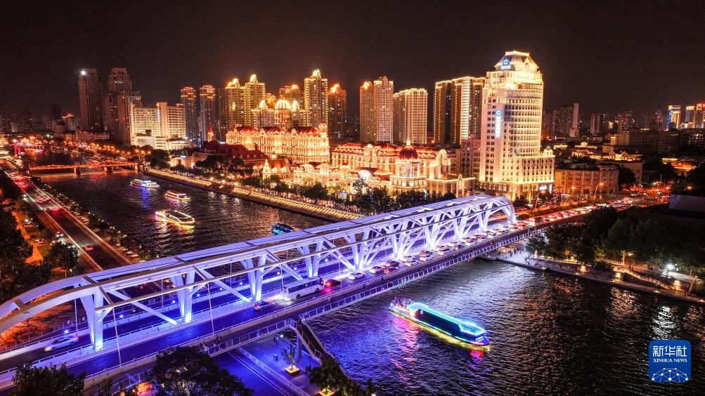 新华全媒+·飞阅中国｜津彩夜空 光耀海河