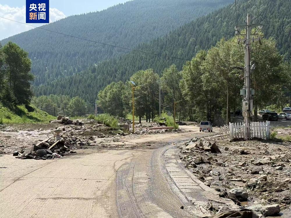 连夜清障 五台山景区因山洪中断道路已恢复通行