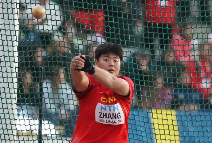 18岁张家乐在衢州刷新女子链球世界青年纪录，第三掷掷出77.24米