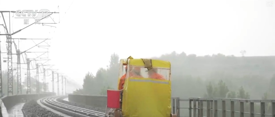 “最短火车”内有“大乾坤” 拉风“敞篷小跑车”凭硬核实力守护你我出行安全