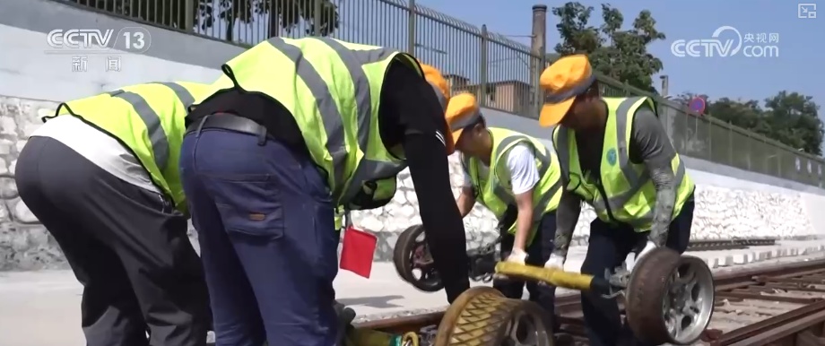 “最短火车”内有“大乾坤” 拉风“敞篷小跑车”凭硬核实力守护你我出行安全