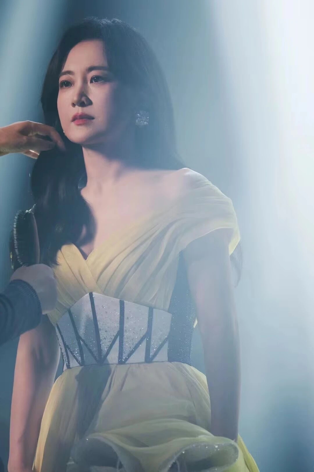 43岁贾玲高马尾造型亮相!肌肉线条明显,称自己非常喜欢和擅长运动 43岁贾玲高马尾造型亮相!肌肉线条明显,称自己非常喜欢和擅长运动