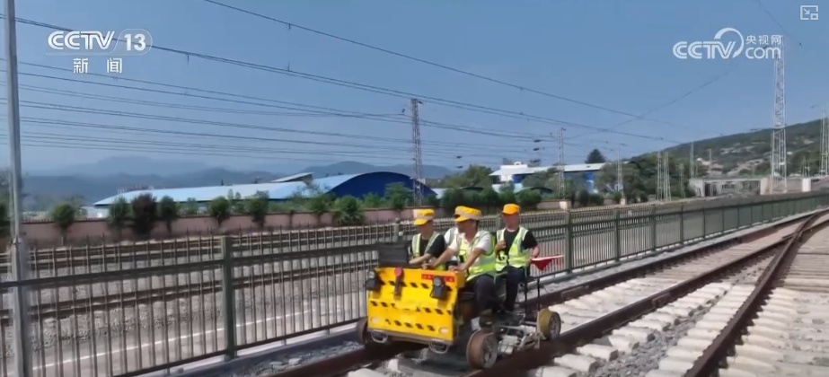 “最短火车”内有“大乾坤” 拉风“敞篷小跑车”凭硬核实力守护你我出行安全