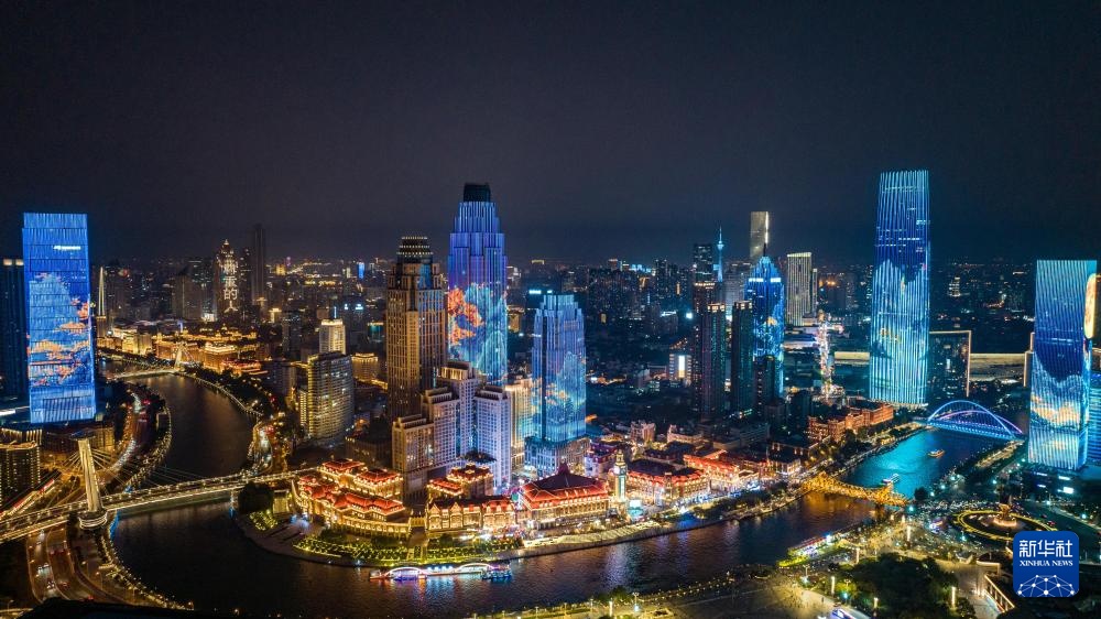 新华全媒+·飞阅中国｜津彩夜空 光耀海河