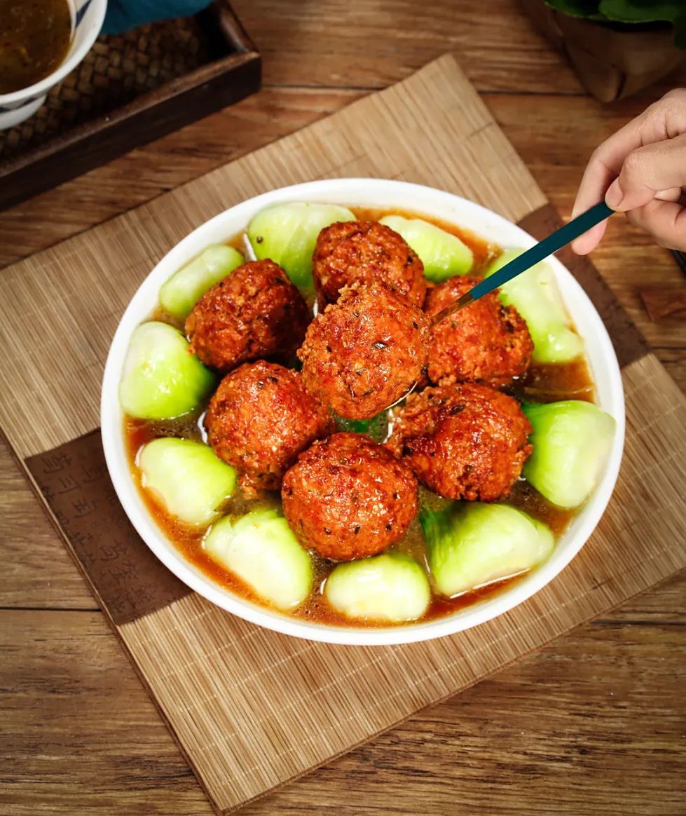 清甜荸荠狮子头丨周末美食