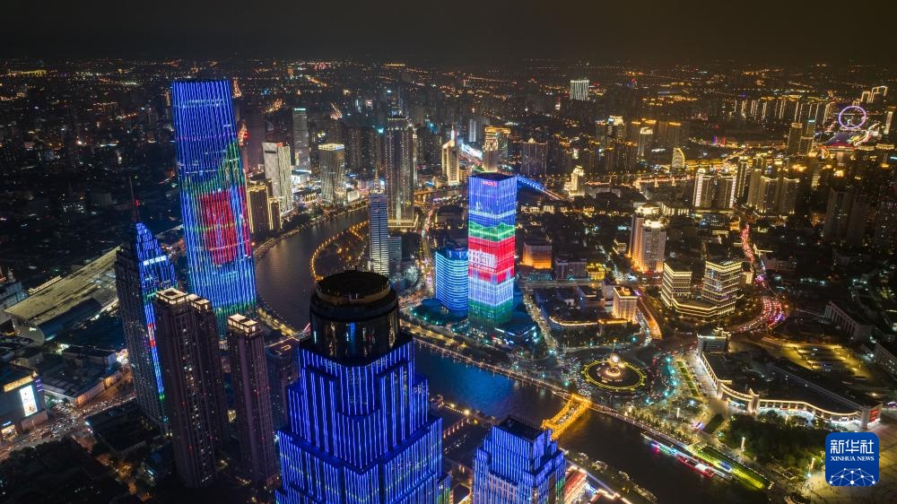 新华全媒+·飞阅中国｜津彩夜空 光耀海河