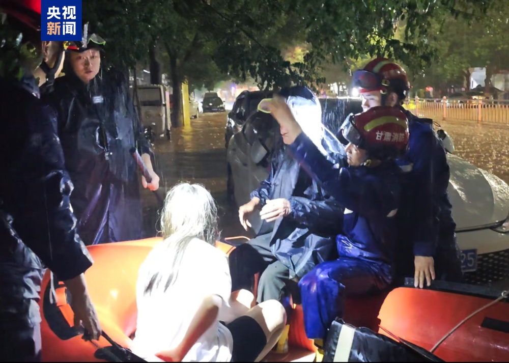 甘肃因强降雨紧急转移避险群众超5000人