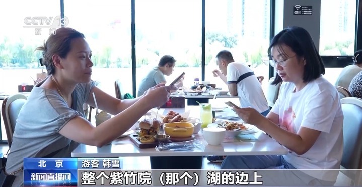 永不凋谢的花、被紫光灯“照活”的蝴蝶 博物馆文创“暗藏玄机” 永不凋谢的花、被紫光灯“照活”的蝴蝶 博物馆文创“暗藏玄机”