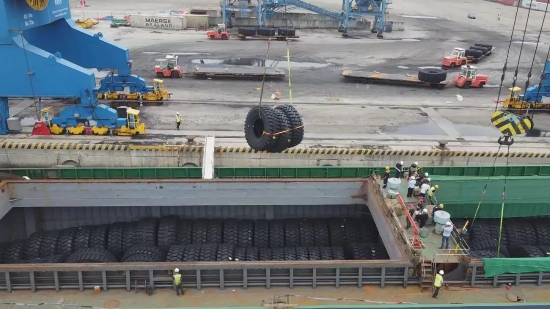 全球最大!“全钢巨胎”从莆田首次出口 全球最大!“全钢巨胎”从莆田首次出口