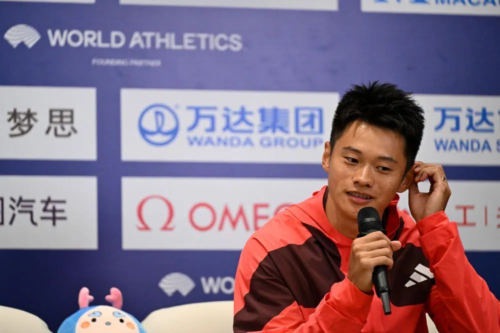 田径全锦赛男子百米飞人大战，邓信锐10秒06夺冠！谢震业跑出10秒27仍无缘决赛