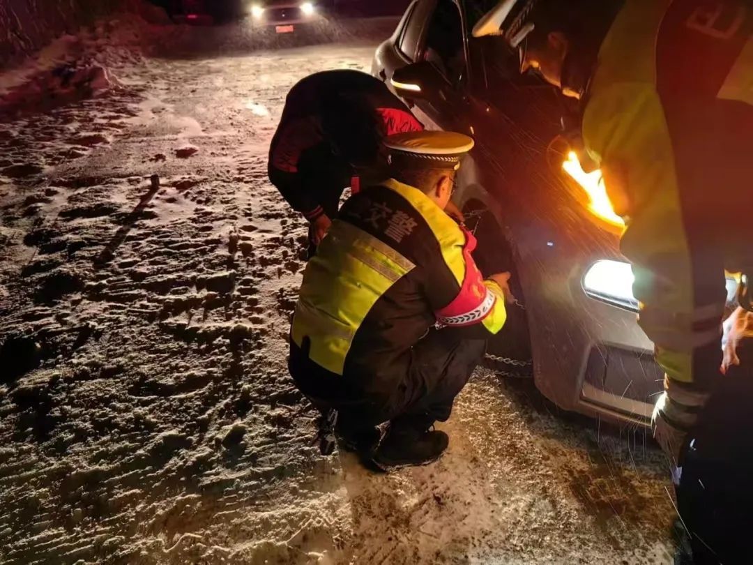 “此生必驾318”?先敬这群“与风雪掰手腕”的人! “此生必驾318”?先敬这群“与风雪掰手腕”的人!