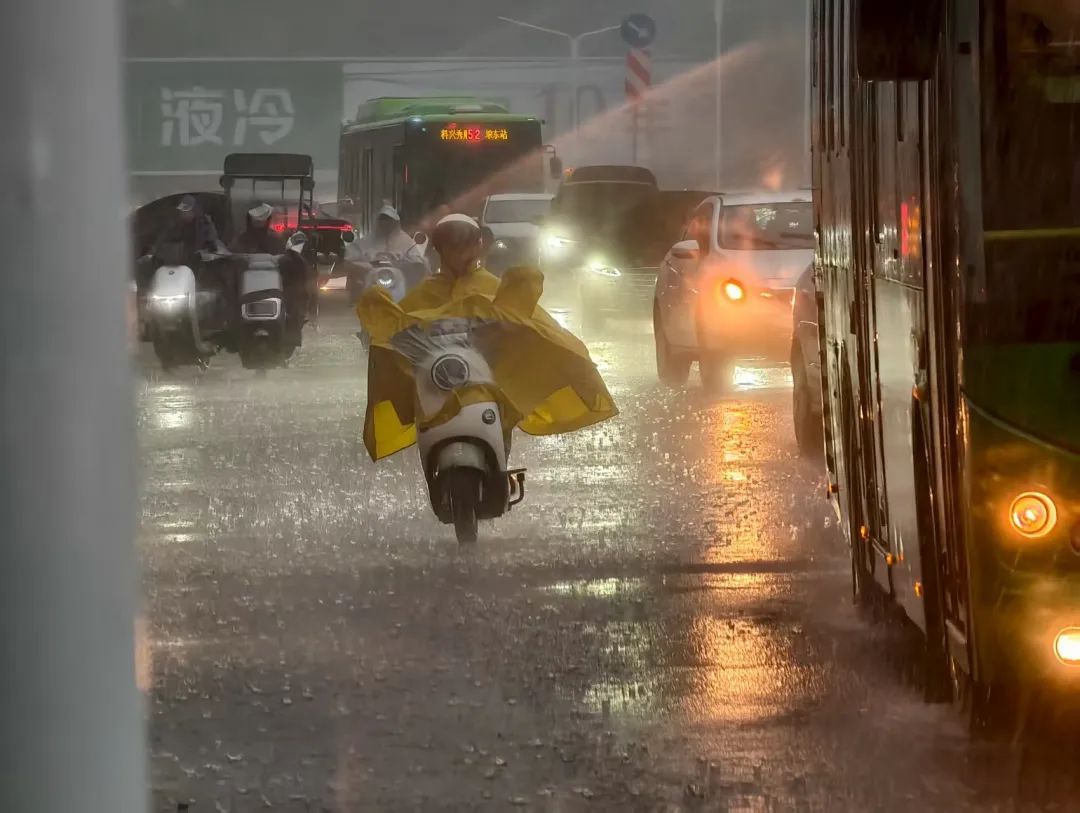 暴雨四级预警！广西未来三天强降雨频繁，大部地区将现大到暴雨局地大暴雨