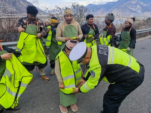 “此生必驾318”?先敬这群“与风雪掰手腕”的人! “此生必驾318”?先敬这群“与风雪掰手腕”的人!