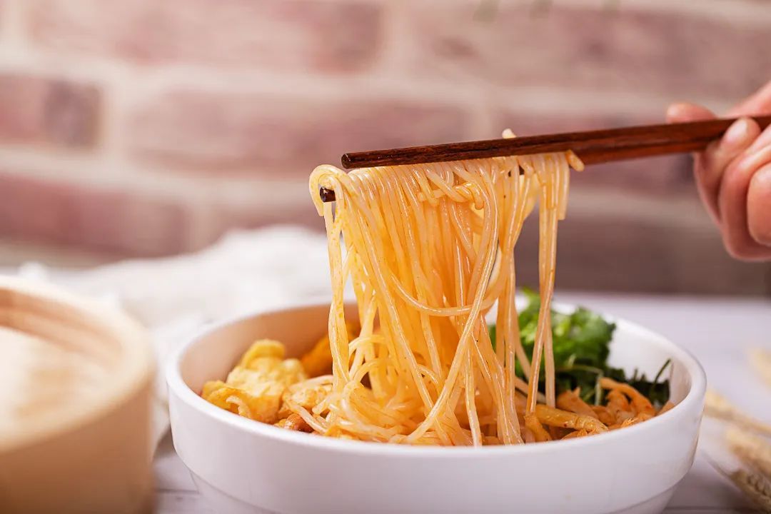 远离隔夜的米粉、凉皮！谨防米酵菌酸毒素中毒