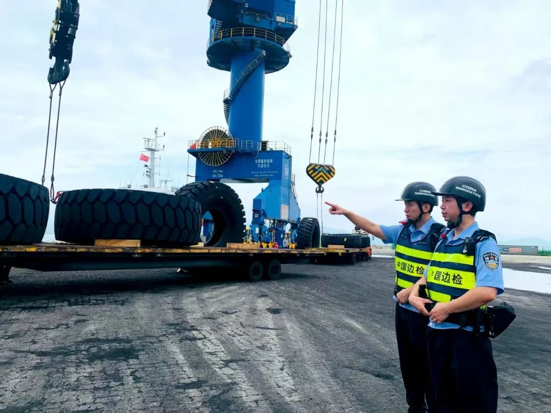 全球最大!“全钢巨胎”从莆田首次出口 全球最大!“全钢巨胎”从莆田首次出口