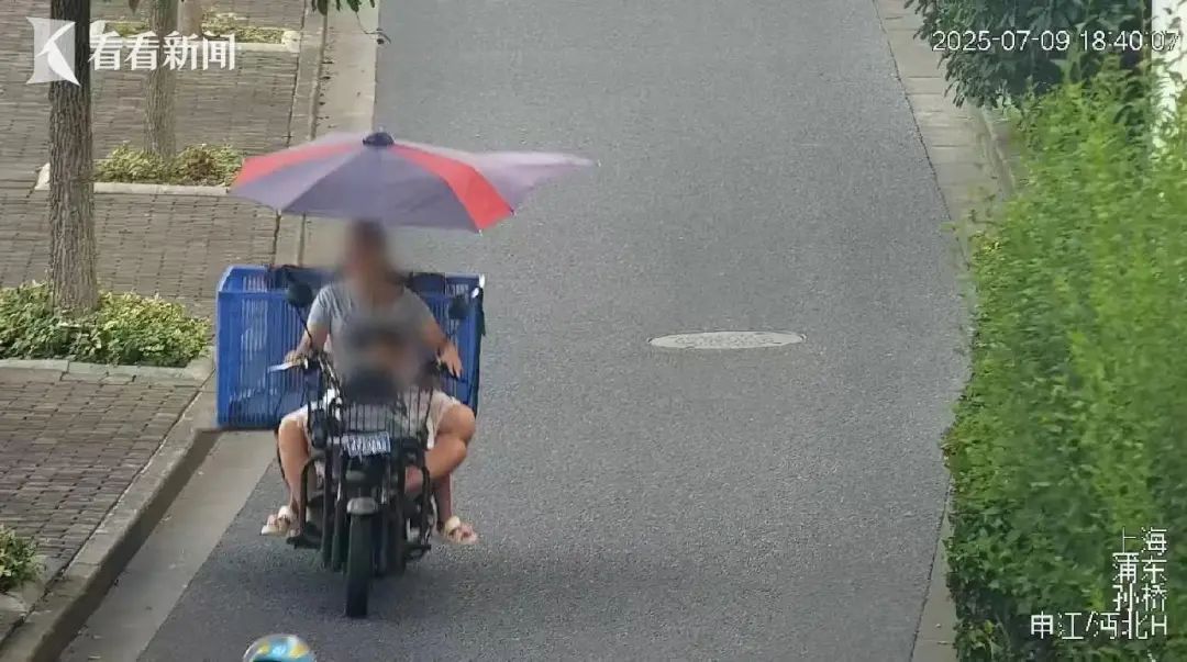 上海一女子“危险行为大赏”：骑车载两娃+无头盔+闯红灯+上高速+逆行……