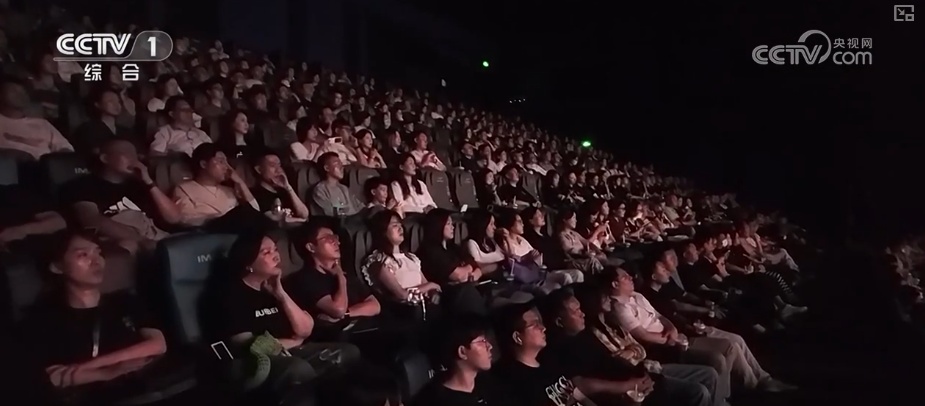 科技助力重现热血激荡历史 暑期电影市场佳作频出引发观影热潮 科技助力重现热血激荡历史 暑期电影市场佳作频出引发观影热潮