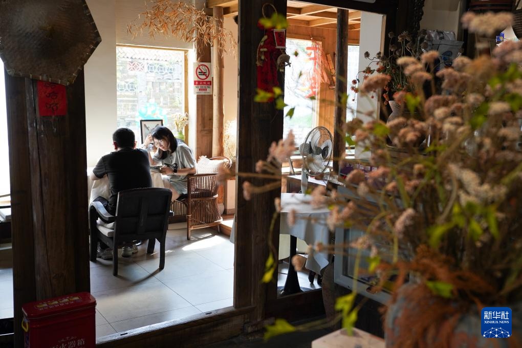 江西南昌湾里：空心村变清凉小筑