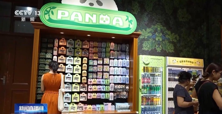 永不凋谢的花、被紫光灯“照活”的蝴蝶 博物馆文创“暗藏玄机” 永不凋谢的花、被紫光灯“照活”的蝴蝶 博物馆文创“暗藏玄机”