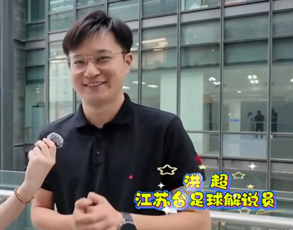 “田埂不会拒绝晚熟的稻，绿茵场不会拒绝坚持的人！”这段“苏超”解说词火了