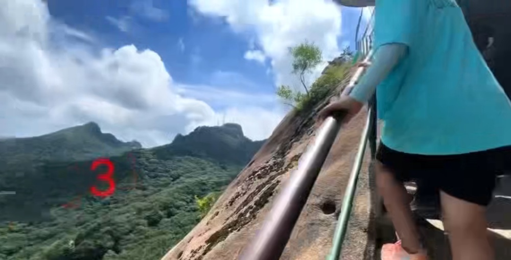 一景区游客坠崖身亡，妻子眼睁睁看着丈夫掉下悬崖，当地多部门已介入