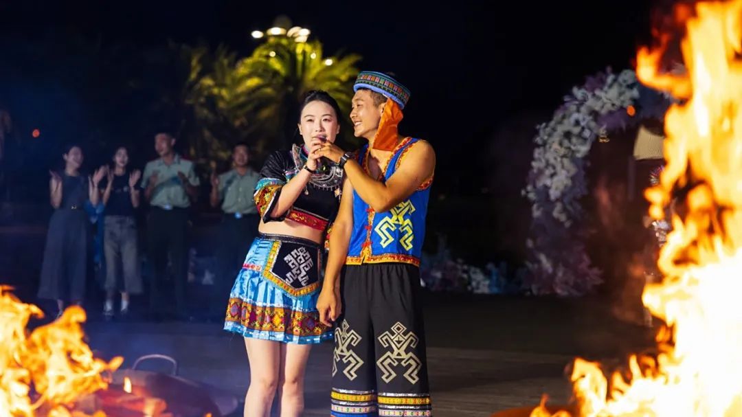 恭喜！他们结婚啦！