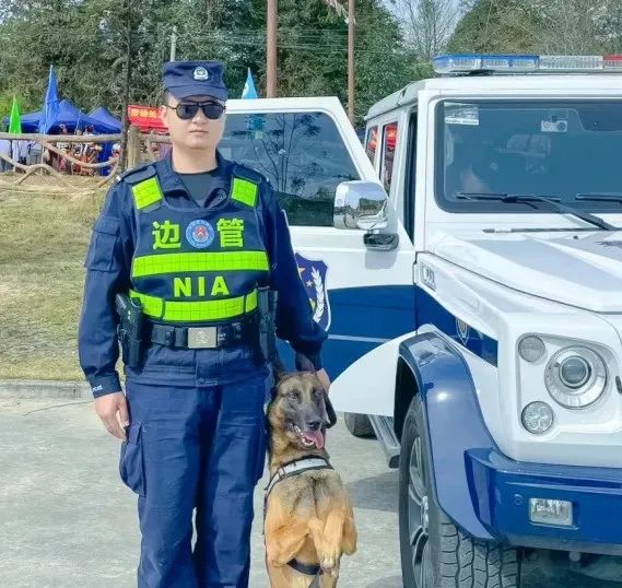 “妈,摄像头坏掉了!我们打语音吧” “妈,摄像头坏掉了!我们打语音吧”