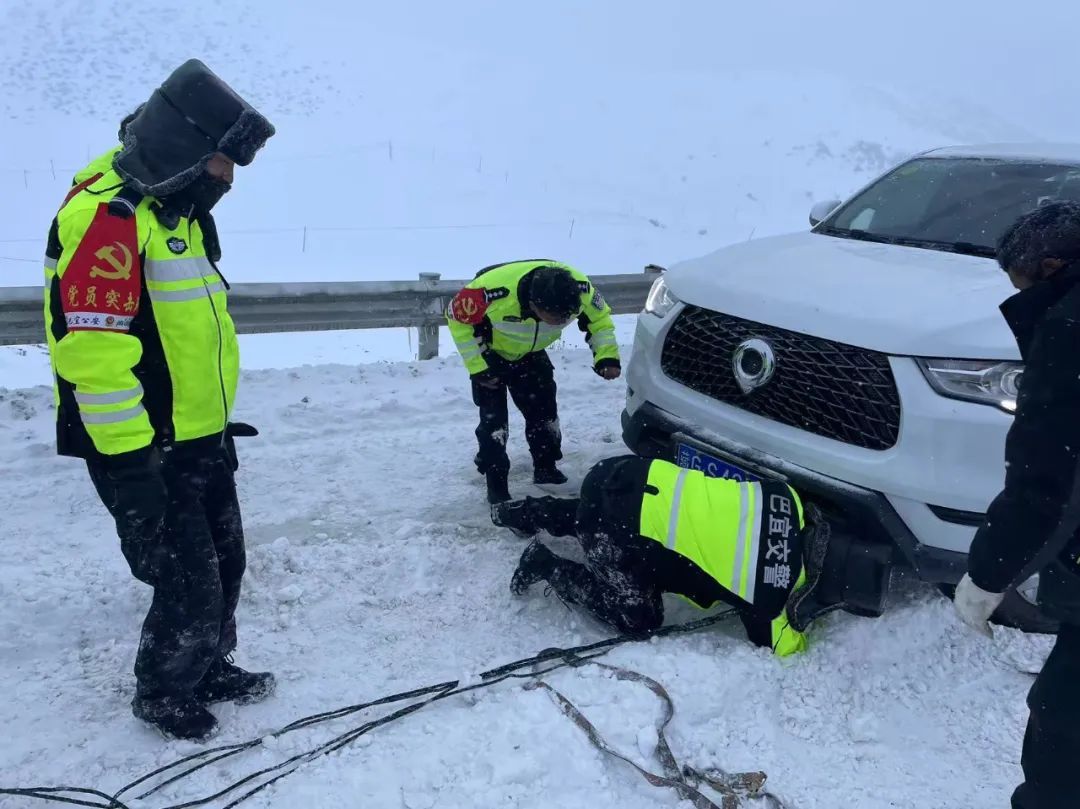 “此生必驾318”?先敬这群“与风雪掰手腕”的人! “此生必驾318”?先敬这群“与风雪掰手腕”的人!