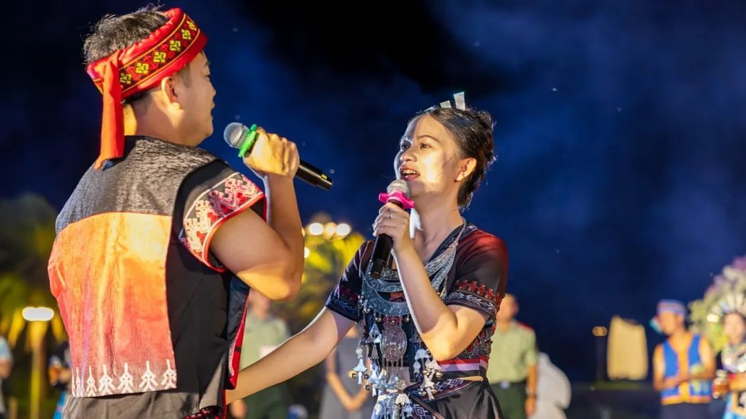 恭喜！他们结婚啦！