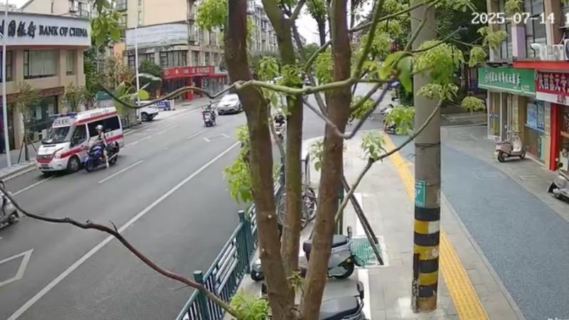 上班途中识危情 江西新余一医生“追回”生命希望 上班途中识危情 江西新余一医生“追回”生命希望