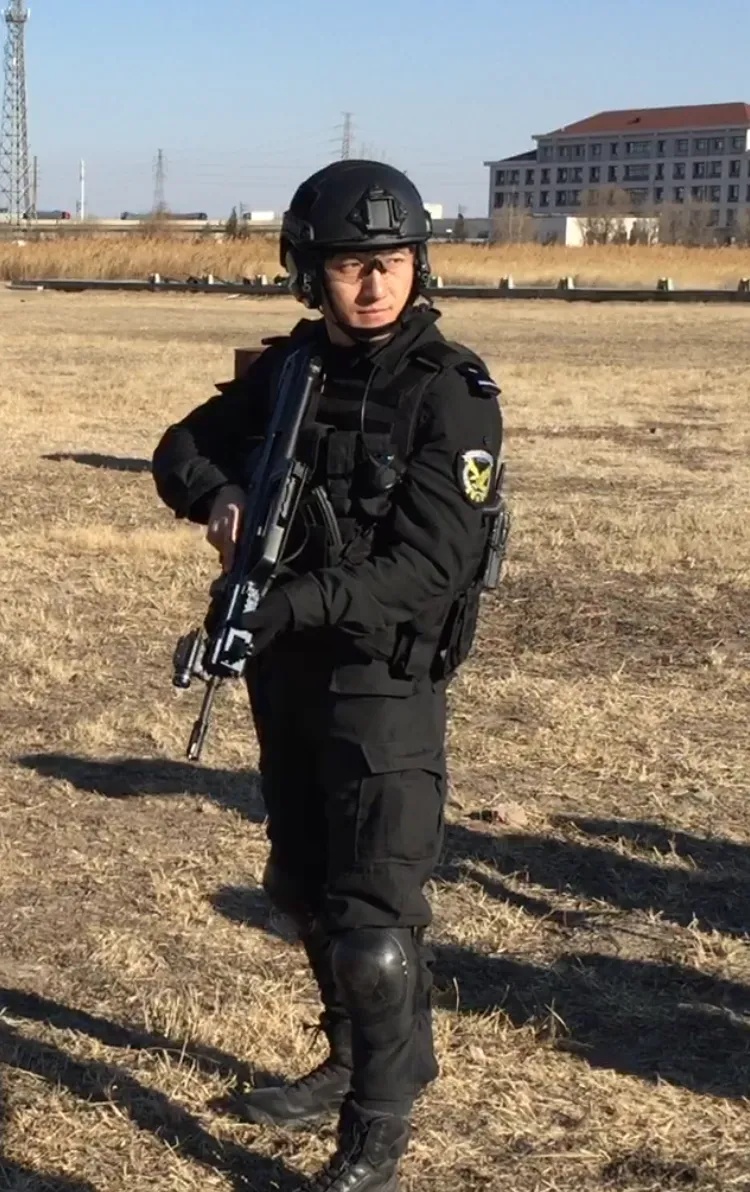 大连“腹肌哥”，找到啦！