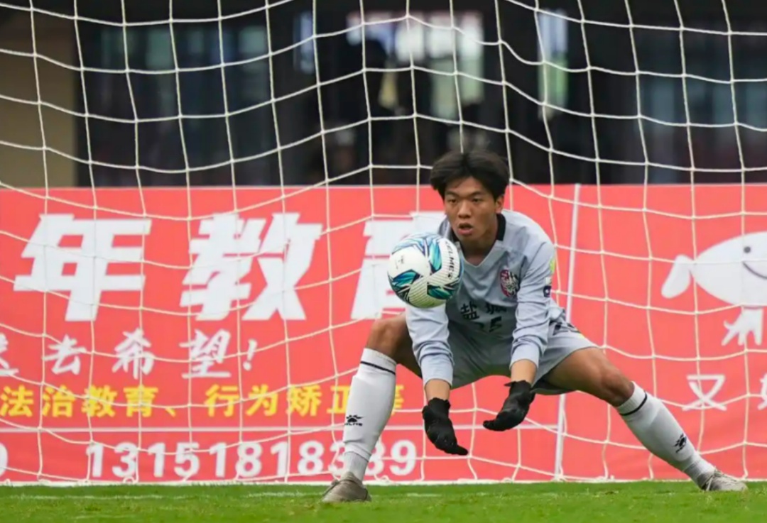 17岁苏超门将严子航：从伤病涅槃到一战封神的“少年门神”