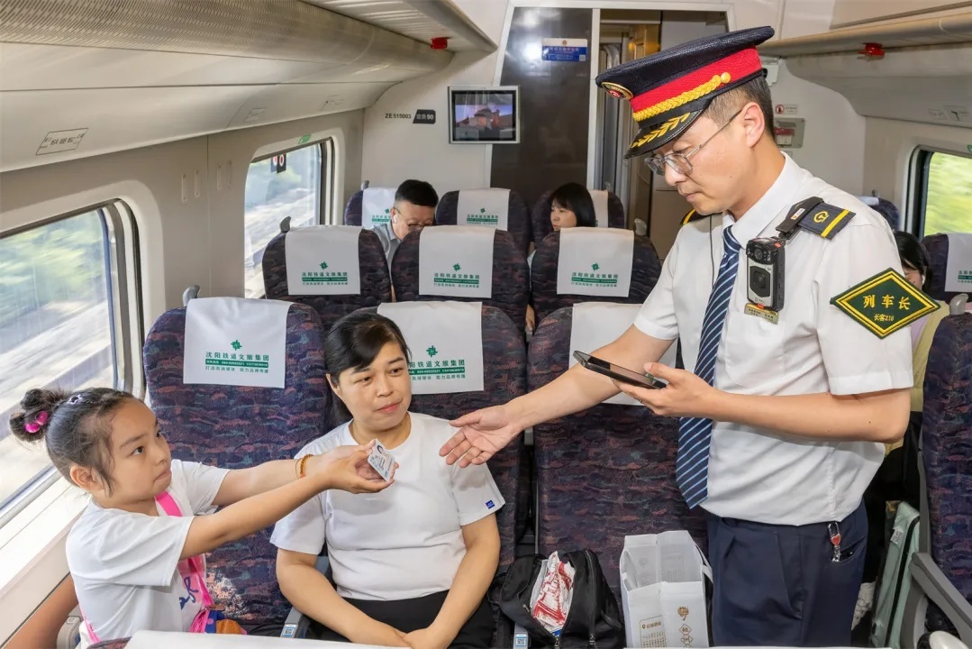 暑期过半！孩子坐火车，怎么买票？