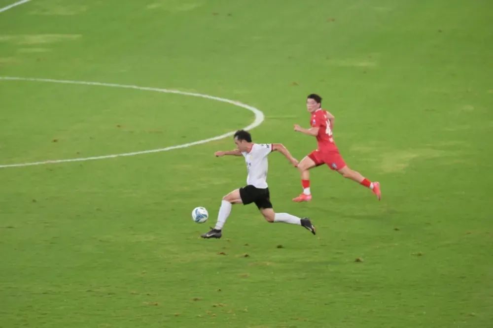 苏超赛场：没有人情世故，只有拼尽全力