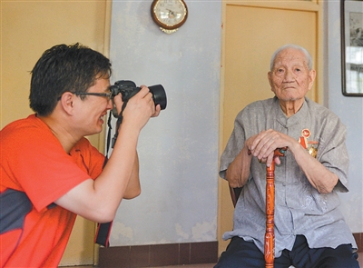 “为老兵拍照，是一场与时间的赛跑”