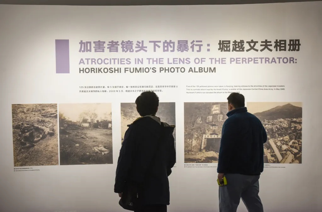 触目惊心，这本相册上写了一个“惨”字……