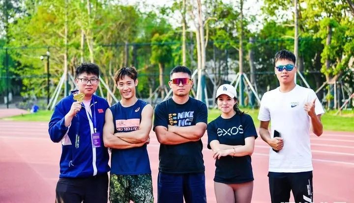 他把微信名改成了“1005”