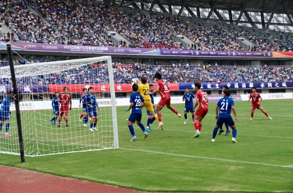 苏超赛场：没有人情世故，只有拼尽全力